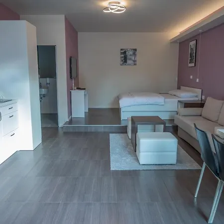 Hana - * Λιουμπλιάνα